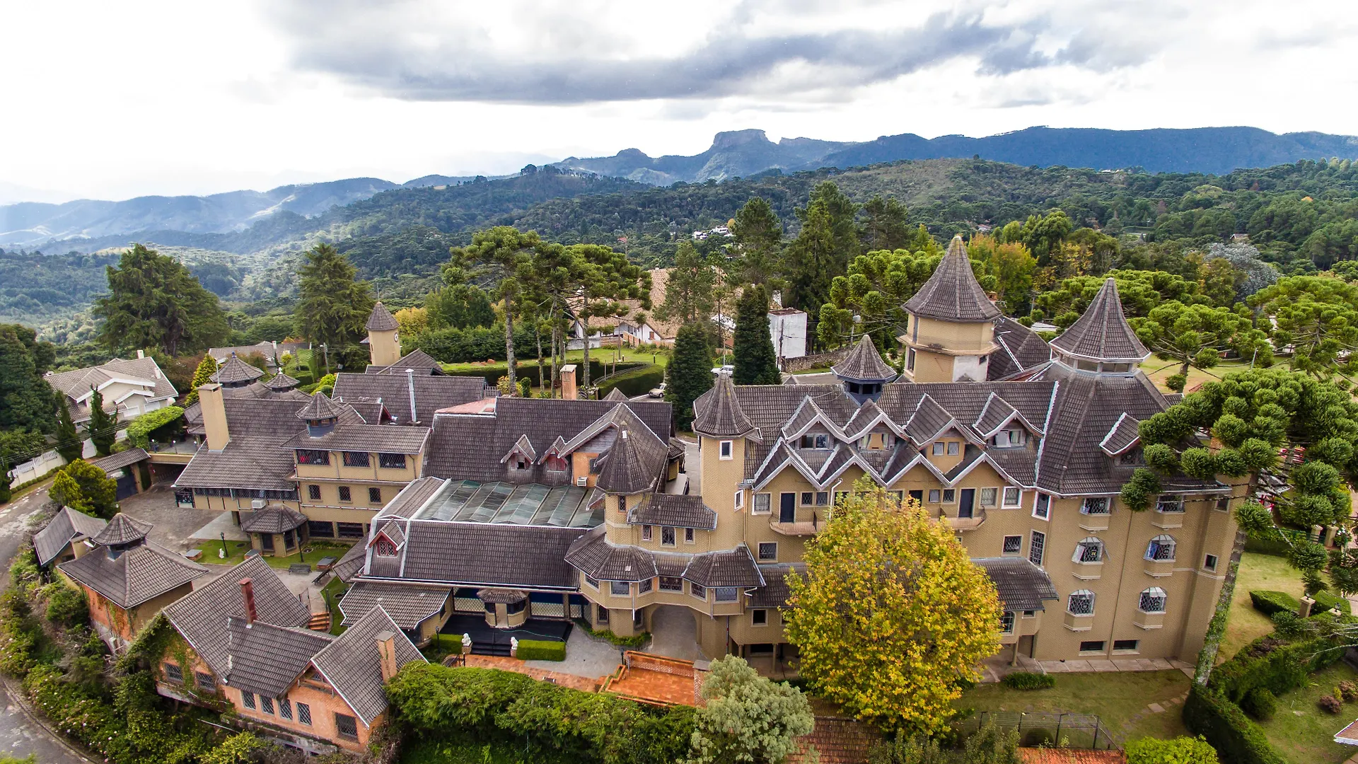 Hotel Castelo Nacional Inn Campos Do Jordao 4*,